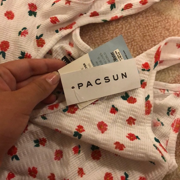 White flower tank - Picture 3 of 3